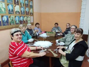 "Тепло рук, сплетающее защиту"