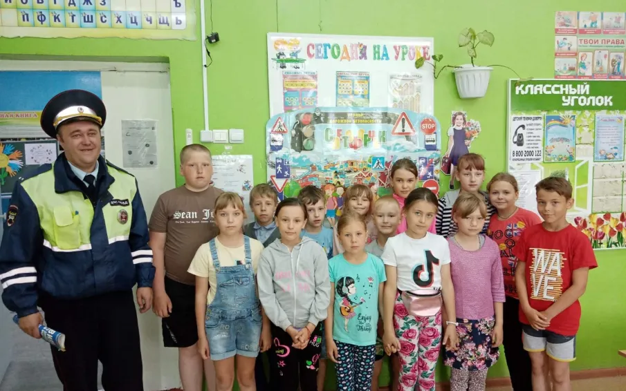 В Вадском районе дорожные полицейские провели профилактические беседы в летнем лагере