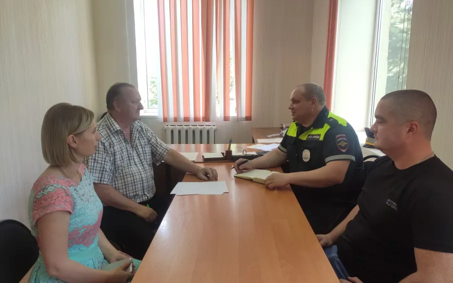 На Ваду Госавтоинспекторы провели брифинг по безопасности дорожного движения