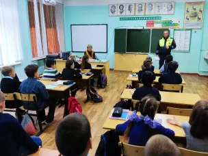 Госавтоинспекция провела профилактические беседы с учащимися о безопасности на дороге