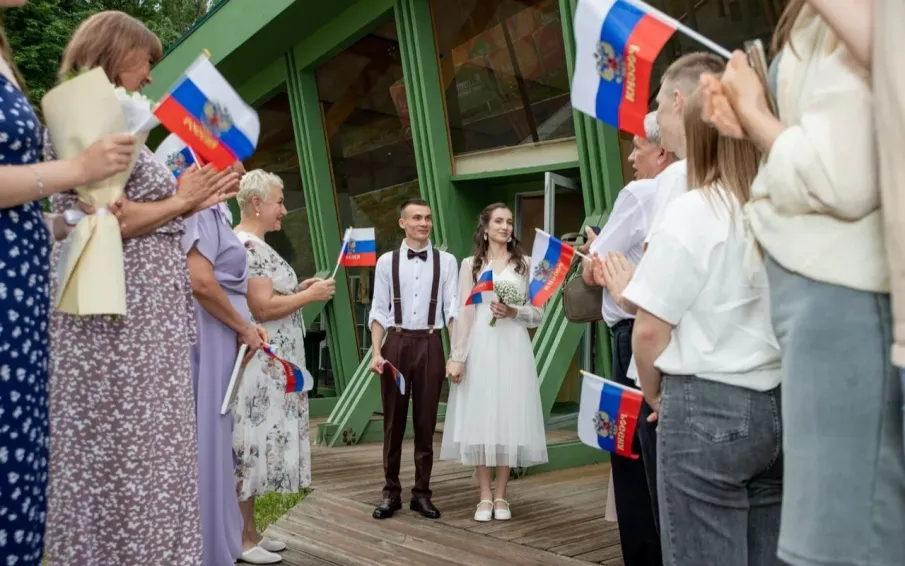Нижегородские молодожены зарегистрировали брак в планетарии парка «Швейцария»