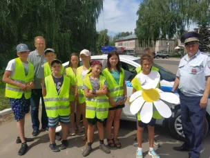 Перевозские полицейские поздравили водителей с Днем семьи, любви и верности