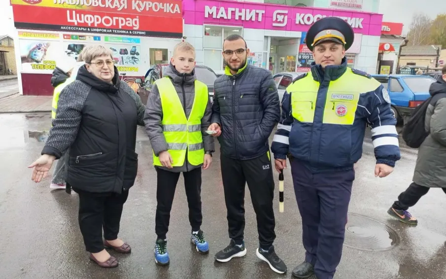 Перевозские госавтоинспекторы и общественники продолжают принимать участие в акции «Береги пешехода!»