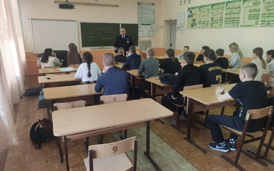 Инспекторы ГИБДД напомнили Вадским школьникам о правилах езды на мопедах и скутерах