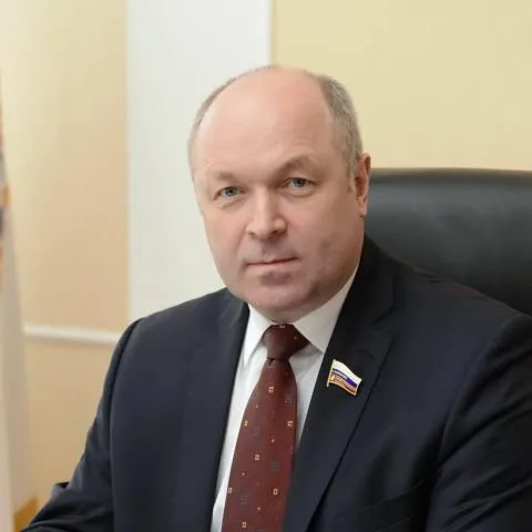 Уважаемые главы муниципальных образований, работники и ветераны органов местного самоуправления! Поздравляю вас с профессиональным праздником!