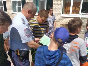 На Ваду дорожные полицейские провели викторину по знанию ПДД в детском лагере