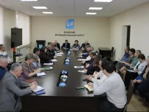 Еженедельное совещание с руководителями структурных подразделений, организаций и учреждений