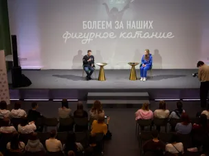 Фигуристка Екатерина Ципухина встретилась с нижегородской молодёжью в Доме народного единства