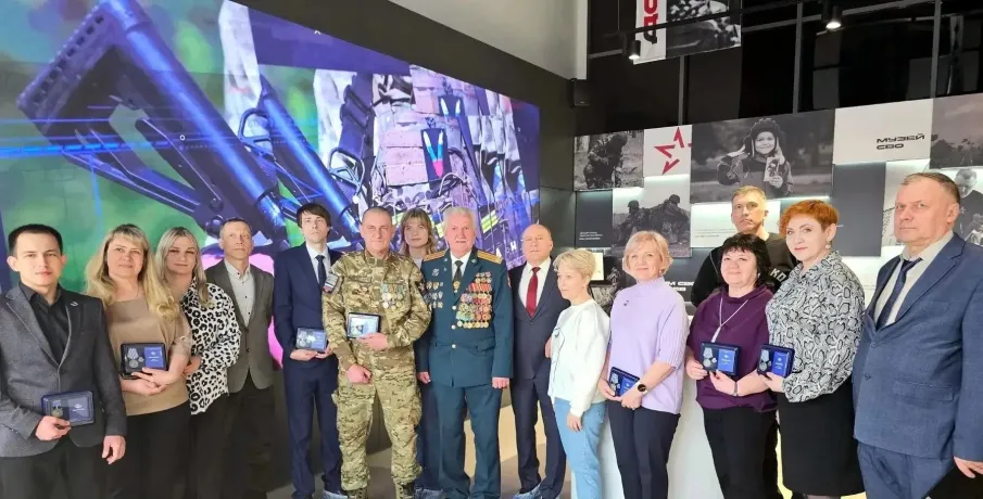 Нижегородских медиков в преддверии Дня Победы наградили медалями за помощь бойцам СВО