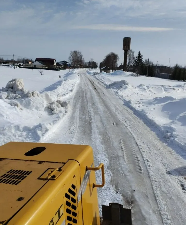 Расчистка дорог в населенных пунктах Лопатинского территориального отдела