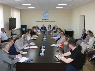 Еженедельное совещание с руководителями структурных подразделений, организаций и учреждений