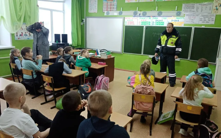 На Ваду автоинспекторы провели беседы со школьниками о безопасном поведении на дорогах в зимний период