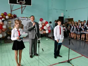 Последний звонок — трогательный и торжественный момент прощания со школой и детством