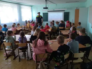 Сотрудники ГИБДД провели с детьми профилактические беседы в пришкольных лагерях
