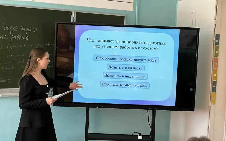 «Чтобы дать ученику искорку знаний, учителю надо впитать целое море света»  -  (В.А.Сухомлинский)