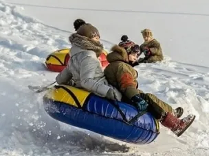 Граждане могут пожаловаться на горки, съезды которых ведут на проезжую часть