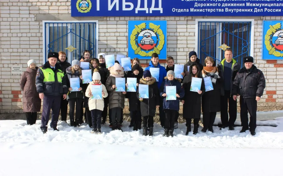 Перевозские Госавтоинспекторы поздравили своих помощников с 50-летием образования ЮИД