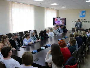 Поздравление работников муниципального бюджетного учреждения культуры Централизованная библиотечная система Вадского муниципального округа