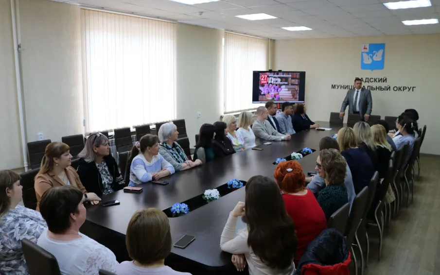 Поздравление работников муниципального бюджетного учреждения культуры Централизованная библиотечная система Вадского муниципального округа