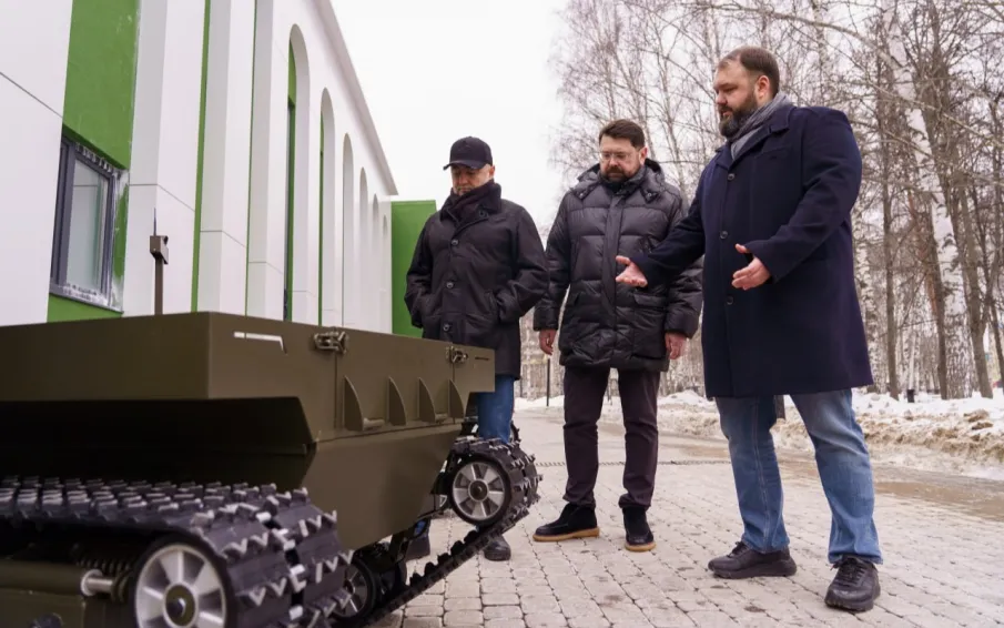 Дом народного единства отправил нижегородским бойцам роботизированную технику