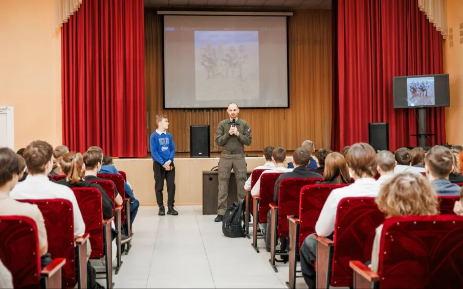 В преддверии Дня защитника Отечества волонтёры Победы проводят «уроки мужества»