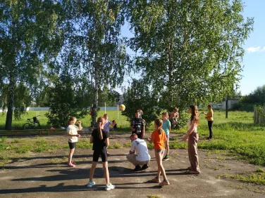 ЛЕТНИЙ ВЕЧЕР В ВЕСЕЛОЙ КОМПАНИИ