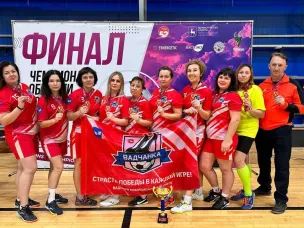 В День матери, наша команда футбольных мам получила заслуженную награду