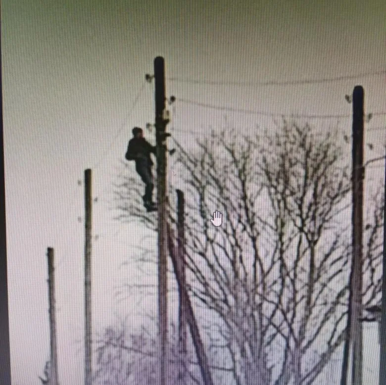 Замена сгоревших ламп в Лопатинском территориальном отделе