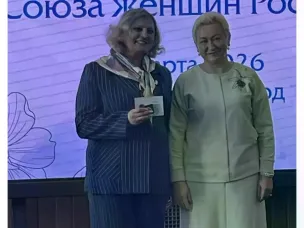 Вручение памятного знака «Посол культуры» Союза женщин России