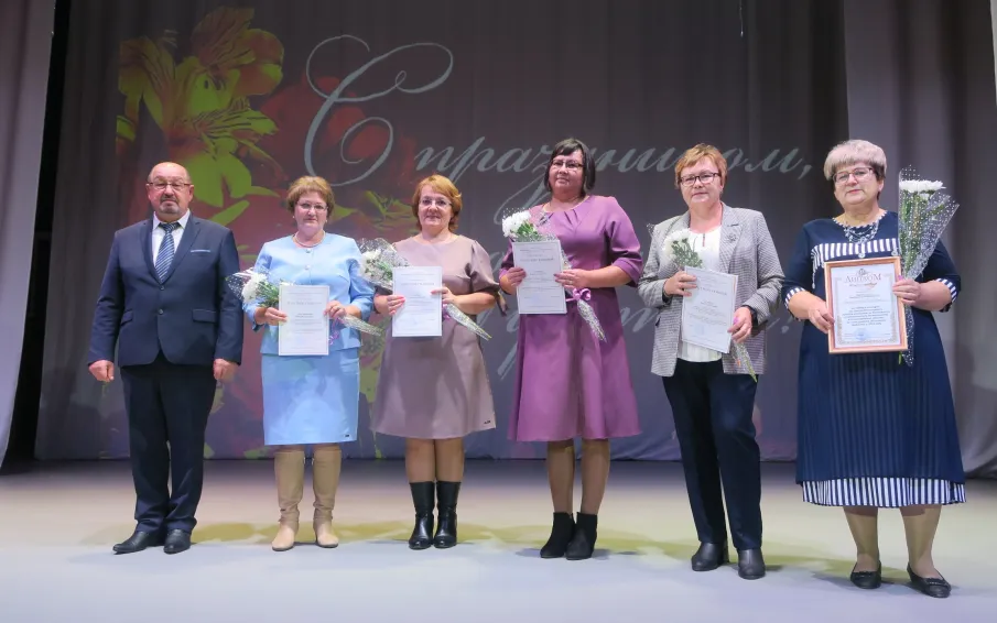 УЧИТЕЛЯМИ СЛАВИТСЯ РОССИЯ