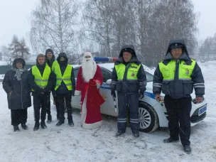 На Ваду сотрудники ГИБДД дарили водителям мандарины «исполняющие желания»