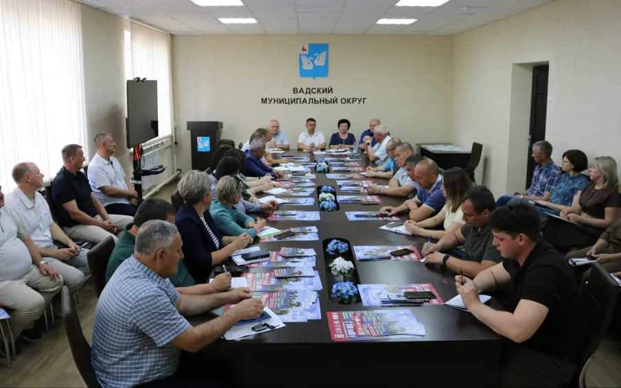 Еженедельное совещание с руководителями структурных подразделений, организаций и учреждений