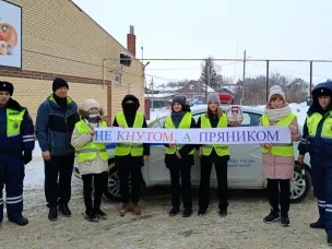 Перевозские Госавтоинспекторы поощряли водителей пряниками
