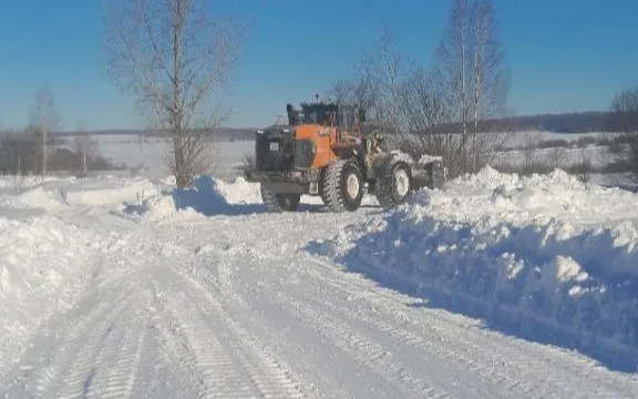 Расчистка дорог в населённых пунктах Лопатинского территориального отдела