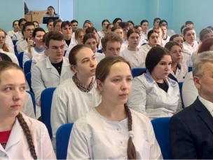 Около 3 000 нижегородских школьников и студентов встретились с героями СВО в рамках проекта «Герои Родины»