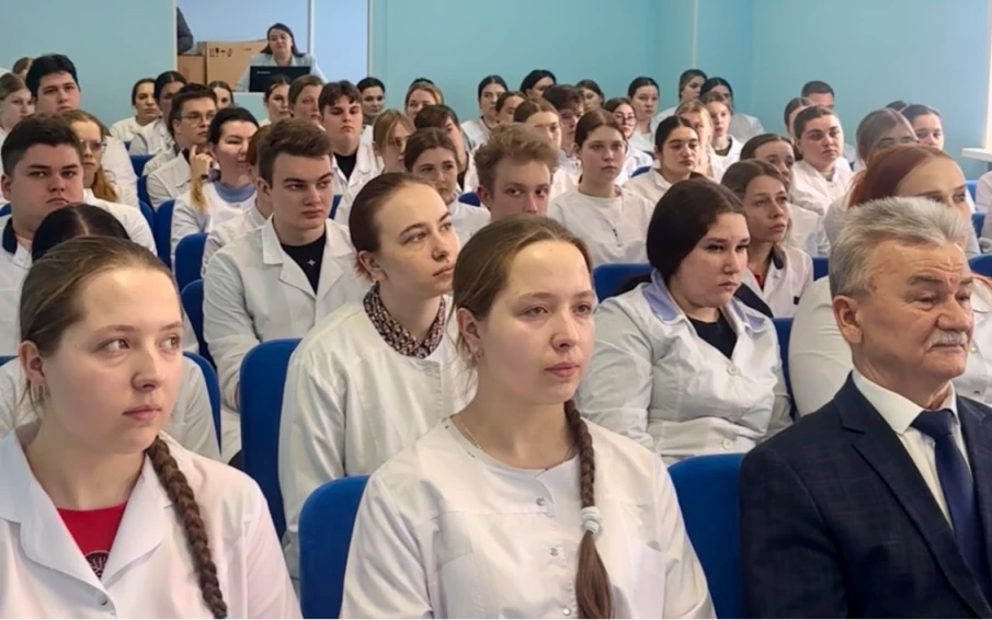 Около 3 000 нижегородских школьников и студентов встретились с героями СВО в рамках проекта «Герои Родины»