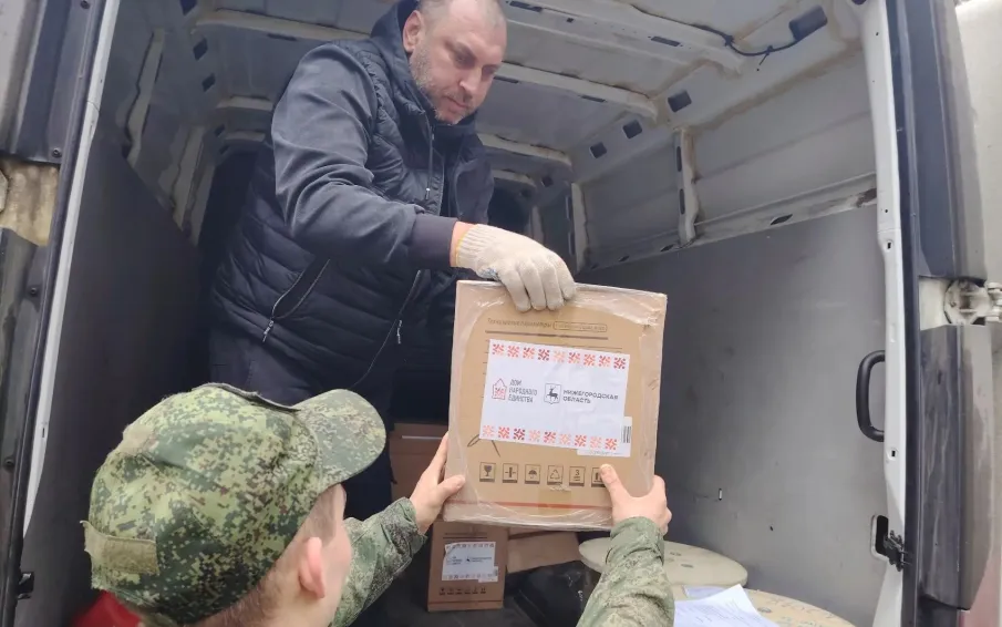 Нижегородские артисты привезли гуманитарную помощь и выступили с концертами перед бойцами в зоне СВО