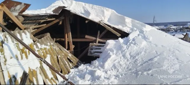 Опасность снежных масс на крышах: рекомендации Главного управления МЧС России по Нижегородской области для населения