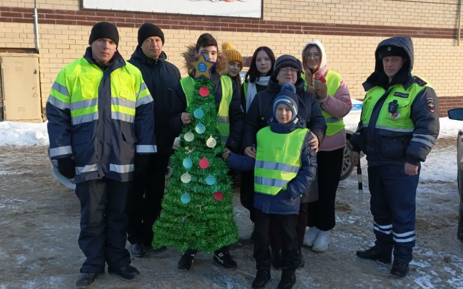 На Ваду Госавтоинспекторы и юные инспекторы призвали пешеходов стать заметнее на дороге
