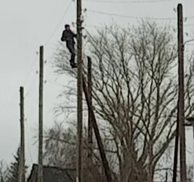 Замена сгоревших ламп  в поселке Анненковский Карьер