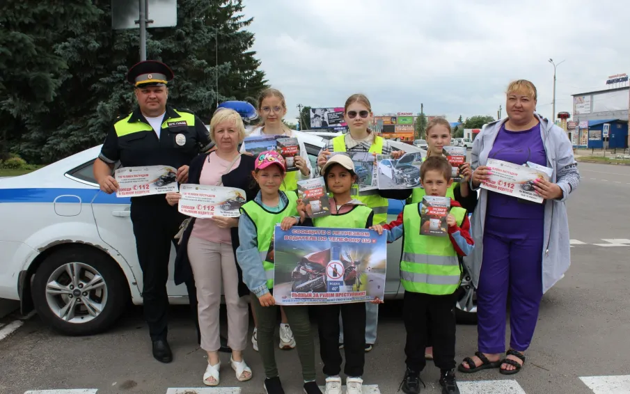 Перевозские Госавтоинспекторы и школьники призывали водителей не садиться за руль в нетрезвом виде