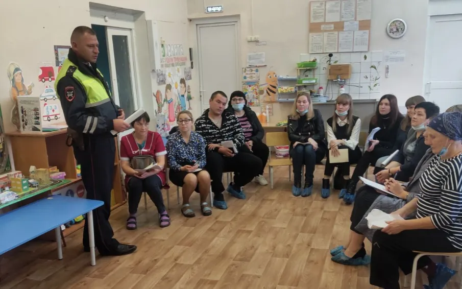 Сотрудники ГИБДД провели встречу с родителями Вадских дошкольников